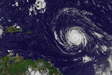Carré: Après Harvey, l'ouragan Irma arrive sur les Antilles françaises