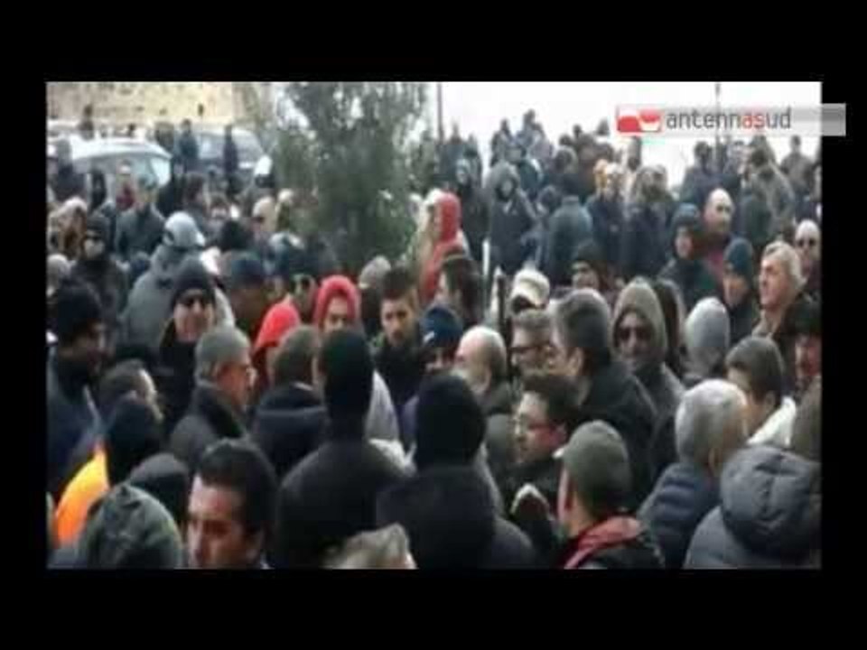 TG 23.01.15 Ilva: prosegue la protesta, i lavoratori dell'indotto occupano la statale Jonica