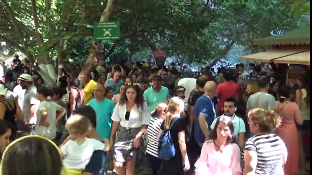 Herkes Oraya Akın Etti...Adım Atacak Yer Kalmadı