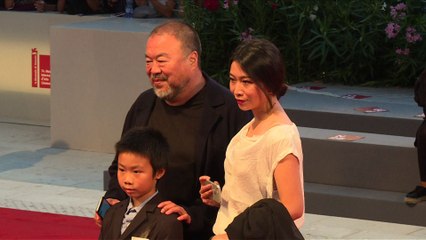 Mostra de Venise: Ai Weiwei foule le tapis rouge