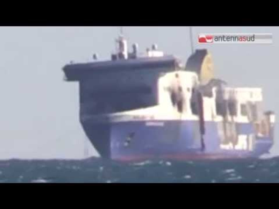 TG 02.01.15 Norman Atlantic nel porto di Brindisi, operazione lunga e complessa