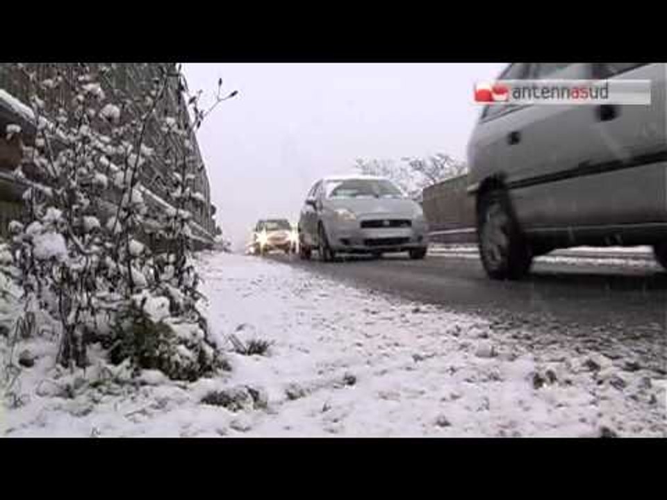 TG 31.12.14 Ultimo dell'anno imbiancato, disagi per la neve in tutta la Puglia