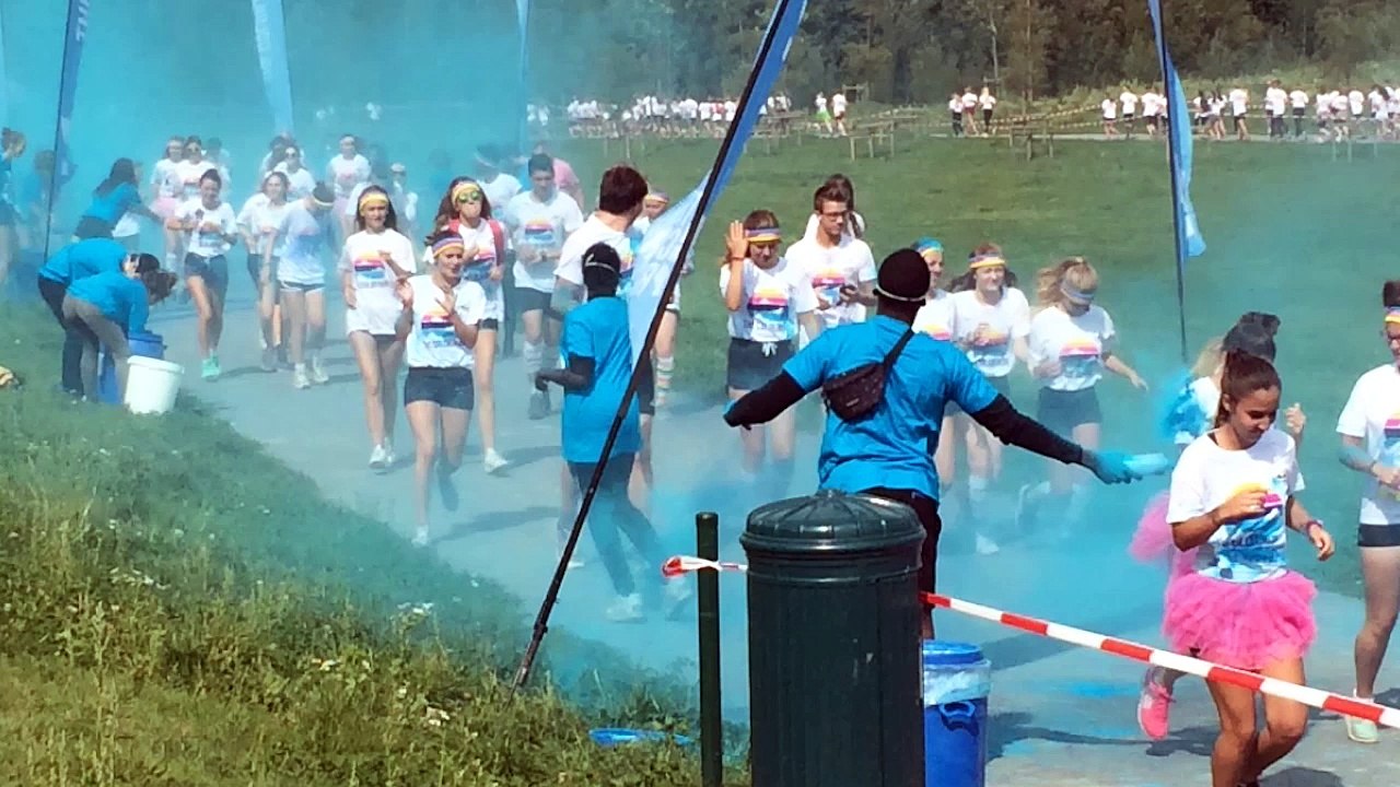La Color Run a attiré des milliers de jeunes dans les rues de Bruxelles ce dimanche