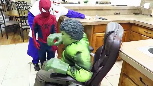 Эльза и человек-паук сохраненные по доктор сверхчеловек против Веселая джокер Дантист шалость Бэтмен килектор Спи