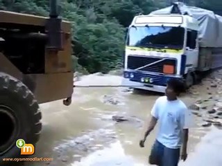 Çamura Saplanan Volvo Yerinden Kımıldamıyor (1)