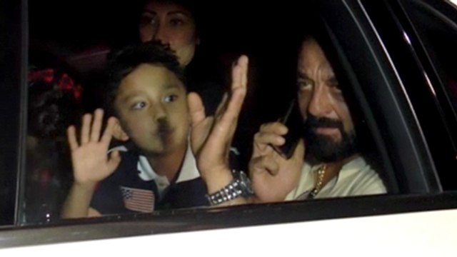 Sanjay Dutt And Maanyata Dutt With Children On A Family Dinner