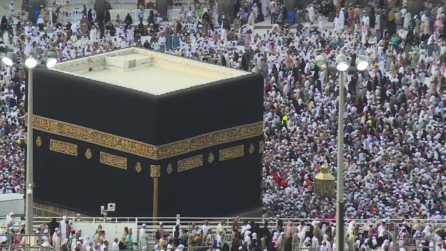 الحجاج يتوجهون الى مكة المكرمة لأداء طواف الوداع آخر مناسك الحج