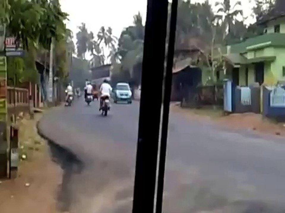 Çılgın Otobüs Şöförü - Hindistan _)