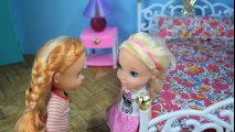 Elsa And Anna Toddlers BATH TIME- Naughty Puppy PART 2! - toy heroes