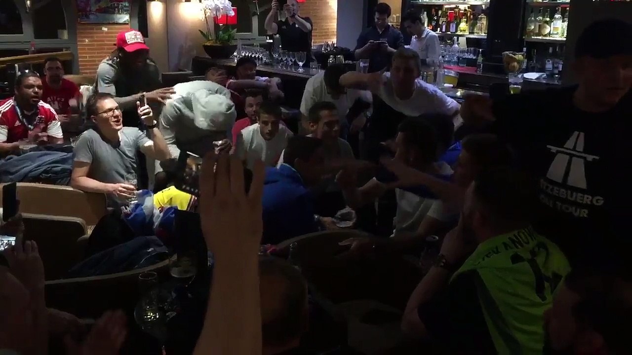 VÍDEO: jogadores do Luxemburgo festejam com adeptos num bar