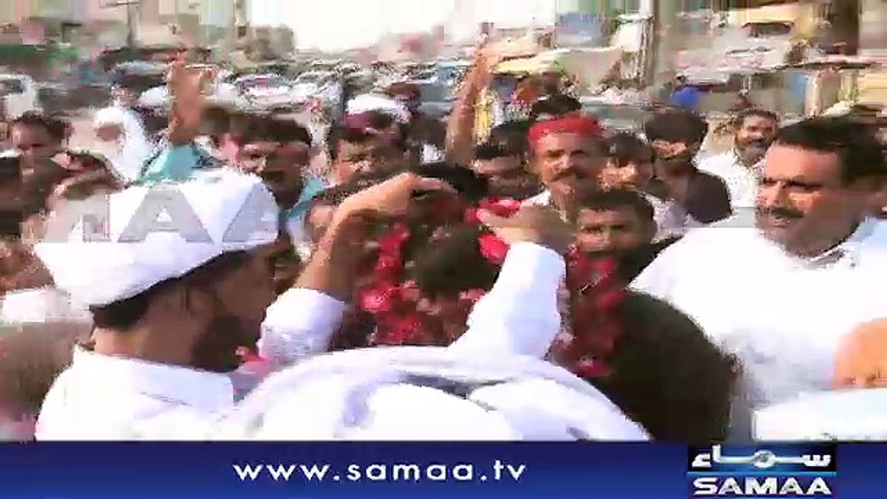 Video Jamshed Dasti polishes workers' shoes - Samaa TV
