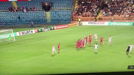 Mais um golaço para a mesa de Eriksen