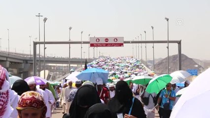 Hacılar Bu Yılki Son Şeytan Taşlamayı Gerçekleştiriyor