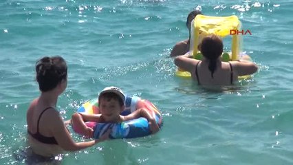 Antalya Tatilin Son Gününü Denizde Geçirdiler