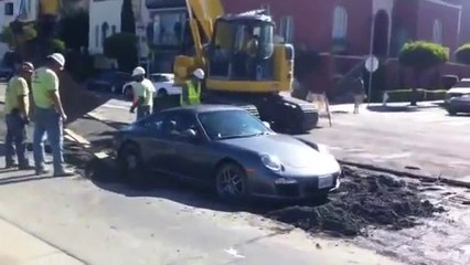 Quand tu finis dans le ciment frais avec ta Porsche... FAIL