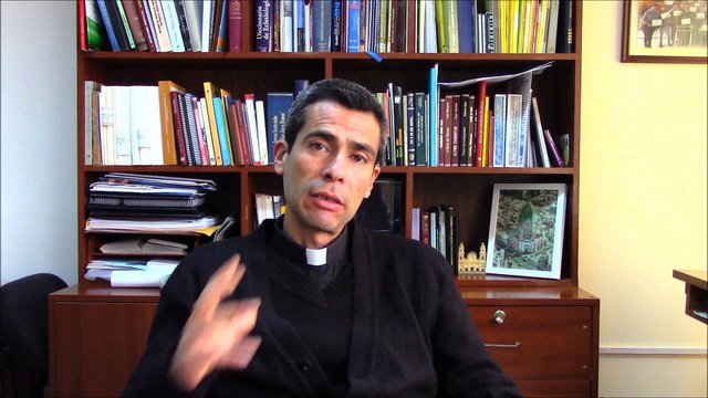 Padre Carlos Rosell invita a la presentación de su colección de libros escritos por él