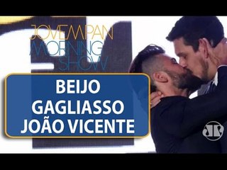 Não estava no roteiro beijo na boca, diz Ricardo Cruz da GQ Brasil / MS / JP