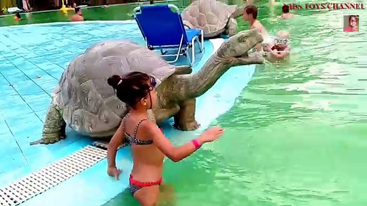 Y Castillo Canal para de gracioso Niños muchos parque deslizadores juguetes vídeo agua agua agua con