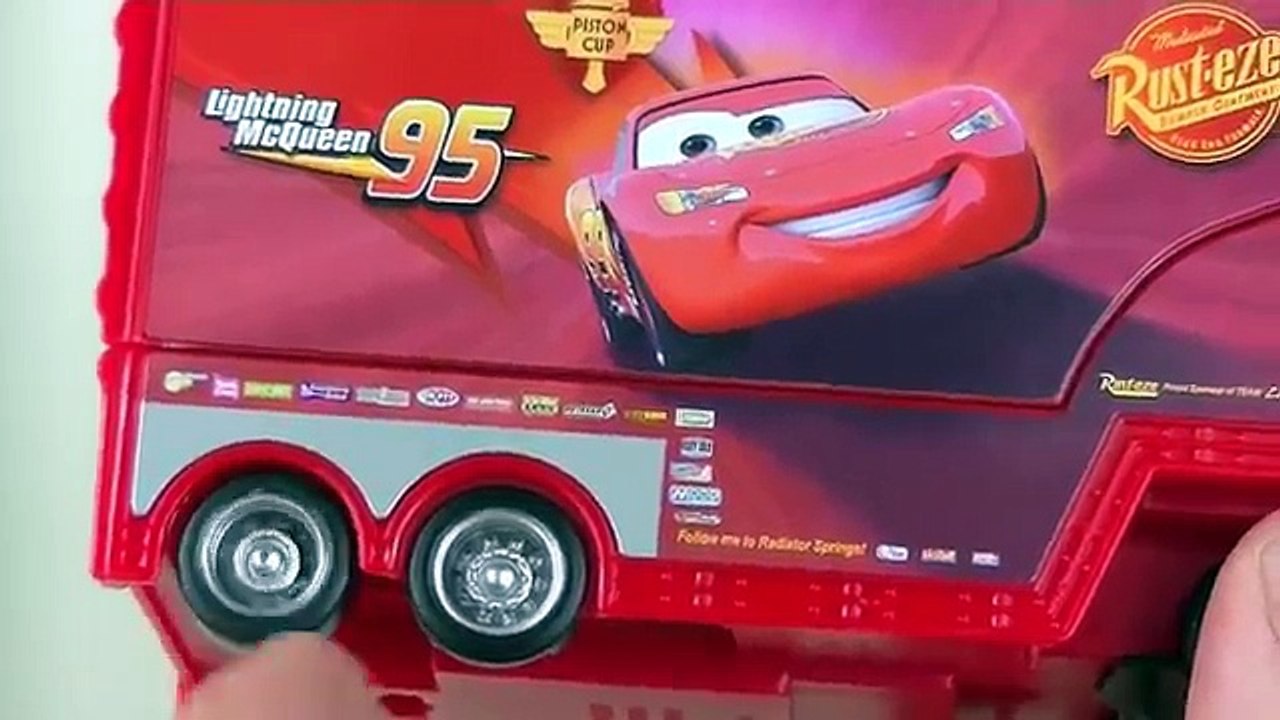 Mack Stunt Racers CARS 2 Sal Mack Truck Hauler Transforming Transporter trucks Pixar Disne