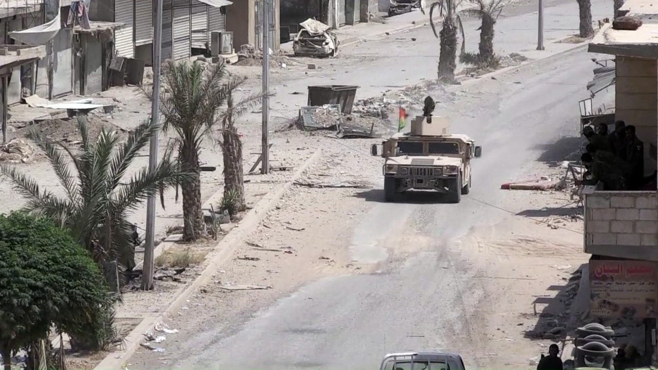 Destruction in Raqa as SDF forces advance