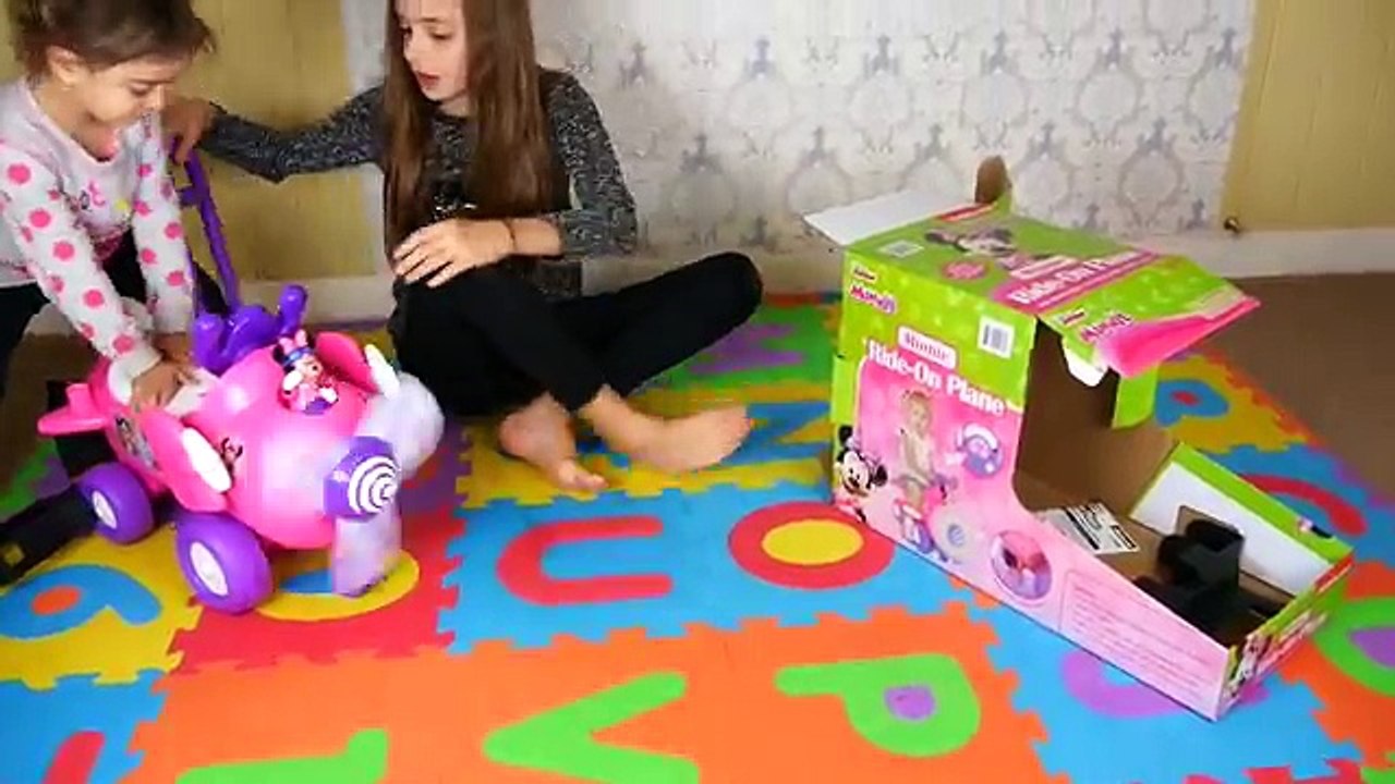 Maison enfants souris jouer histoire jouets Disney minnie scooter