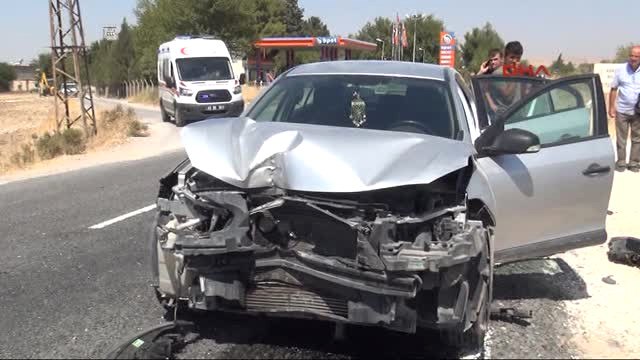 Şanlıurfa'da Otomobil ile Hafif Ticari Araç Çarpıştı: 4 Yaralı