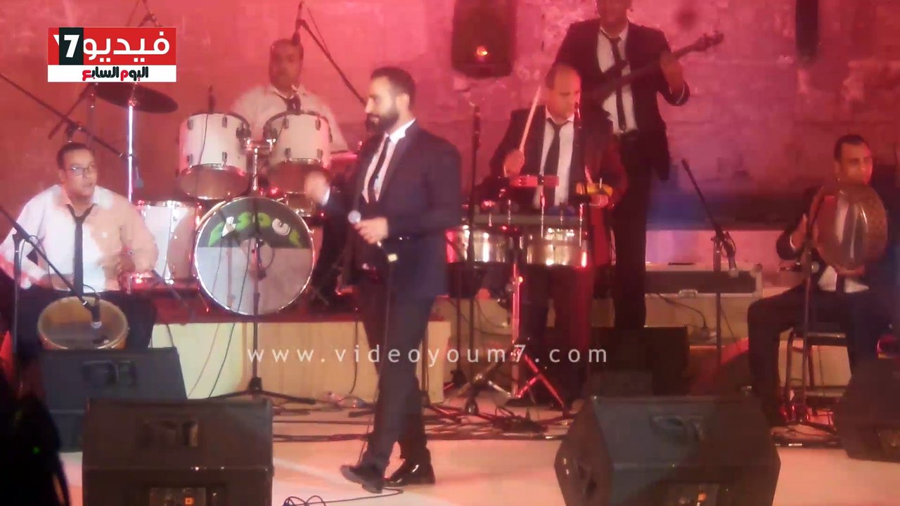 بالفيديو.. أحمد سعد يغنى "بحبك يا صاحبى" لايف