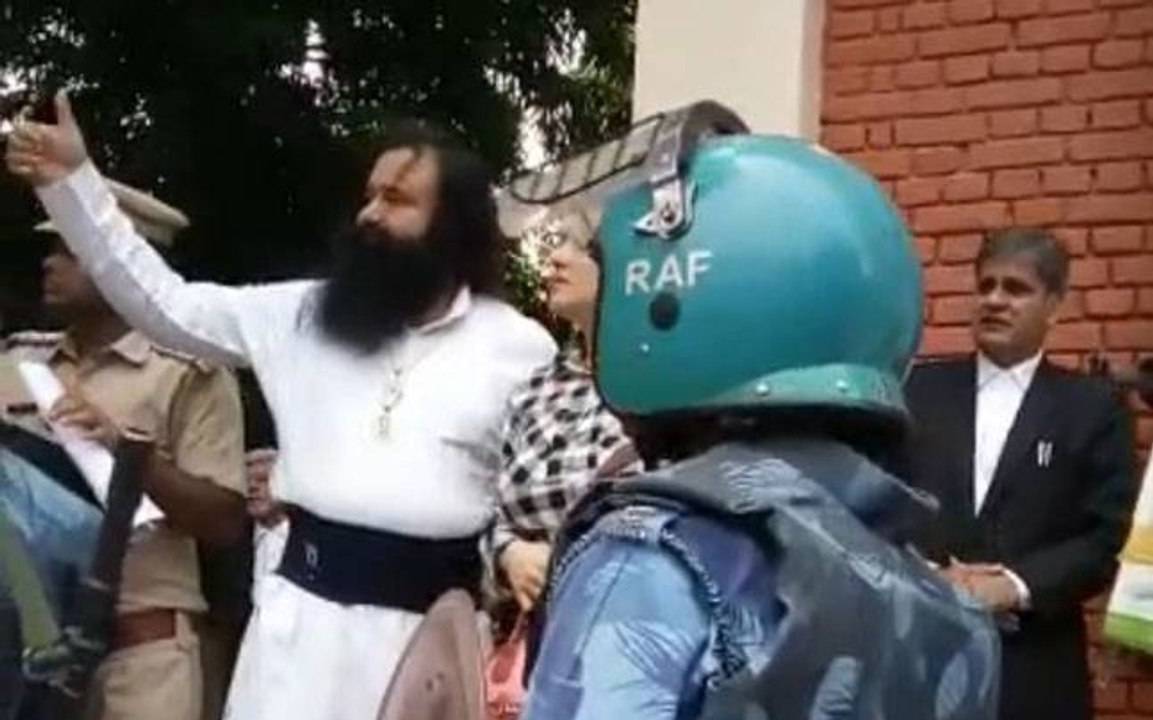 Gurmeet Ram Rahim Sentenced To 10 Years In Jail, सीबीआई की अदालत में राम रहीम को दस साल की सजा सुनाई