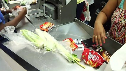 Cyclone Irma: les habitants de Saint-Martin font des réserves