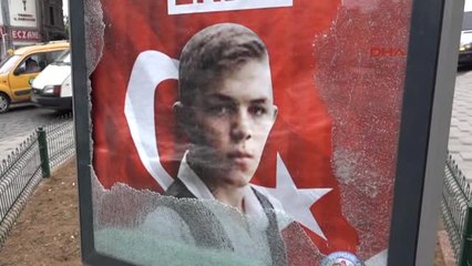 Trabzon Eren Bülbül İçin Hazırlanan Billboard Camı Basınçtan Kırılmış