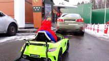 Детка ребенок водить машину Эльза замороженный замороженные в в в в Дети Дети ... кино шалость реальная человек-паук