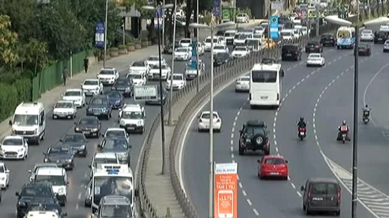 Tem Otoyolu Kavacık Mevkii'nde Araç Yangını