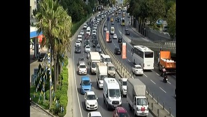 TEM Otoyolu Kavacık Mevkii'nde korkutan araç yangını
