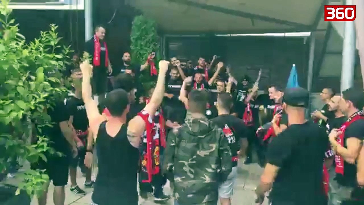 Tifozët shqiptarë janë gati për ndeshjen e sotme, nis kënga dhe festa në rrugët e Maqedonisë (360video)