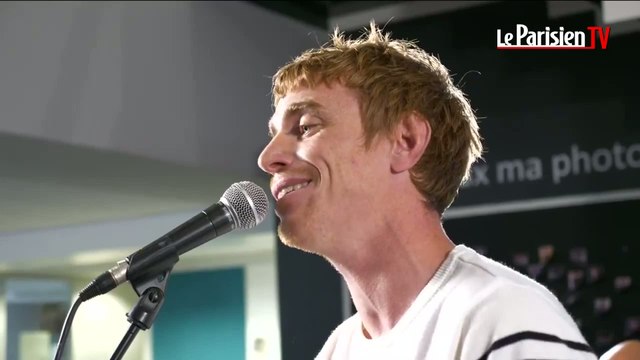 Ben Mazué chante «J'arrive» en live au Parisien
