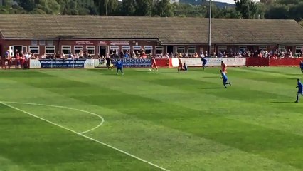 Une magnifique bourde pour un gardien de but amateur anglais