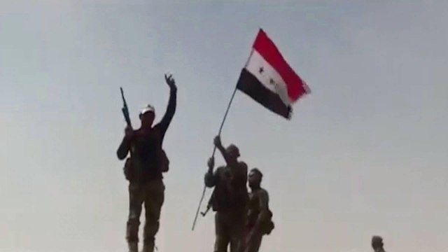 Syrian forces 'break ISIL siege' in Deir Az Zor