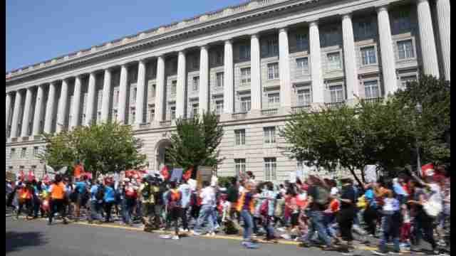 Las calles de Washington se llenan de soñadores tras el fin de DACA