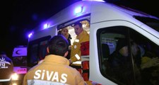 Sivas'ta Yolcu Otobüsü ile Otomobil Çarpıştı: 1 Ölü, 17 Yaralı