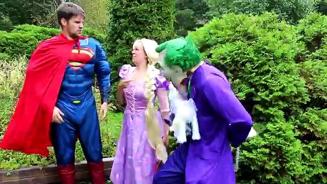 Frozen Elsa DRESS CHALLENGE! w/ Spiderman Princess Anna Joker Maleficent Pink Spidergirl S