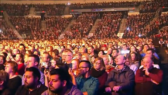 Un magicien prend un peu trop de risques