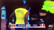 Salida de jugadores ecuatorianos de la cancha