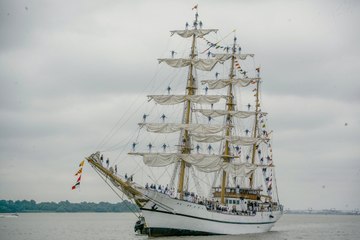 Llega el Buque Escuela Guayas