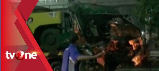 Supir Ngantuk, Truk Tabrak Kontainer