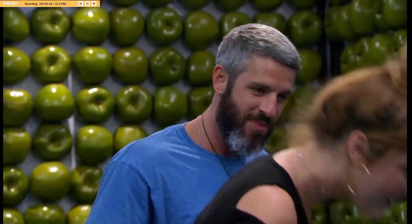 BB19 Matt makes Raven wet Big Brother