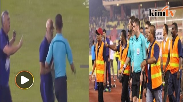 Jurulatih, pemain 'serbu' padang protes keputusan pengadil