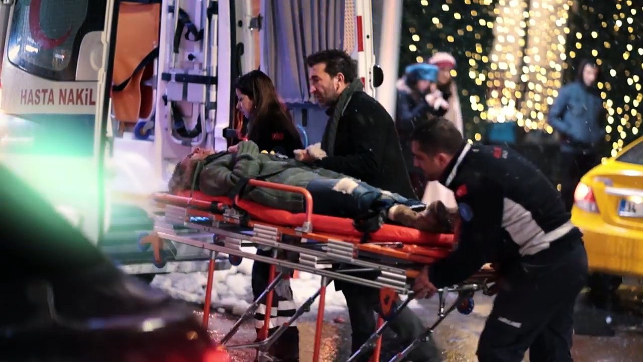 Ayşegül Aldinç - Durum Leyla (feat. Gökhan Türkmen)