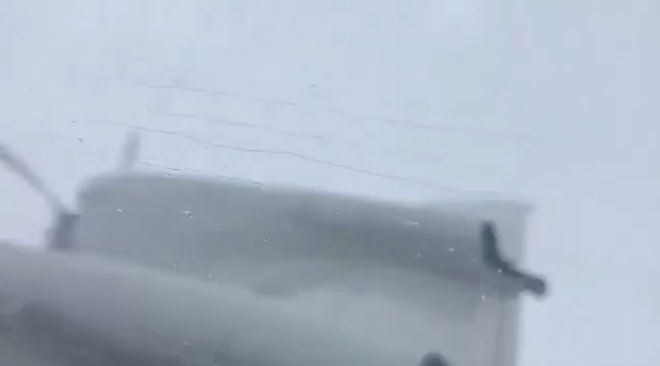 Un avion de ligne traverse l'ouragan Irma