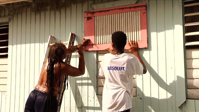 L'ouragan Irma s'approche des Antilles, les habitants inquiets