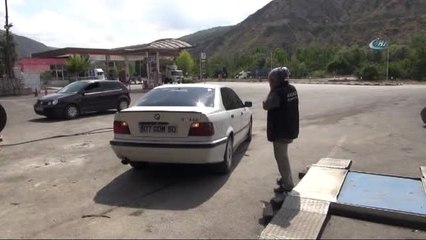 Biri 16, Diğeri 32 Yaşında...bu Kadınlar Lastik Tamiri Yaparak Geçimlerini Sağlıyor